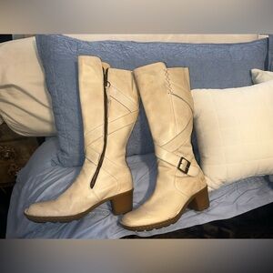 Dr Martens Vintage Tall boots. Light Tan/ Cream. Size 10